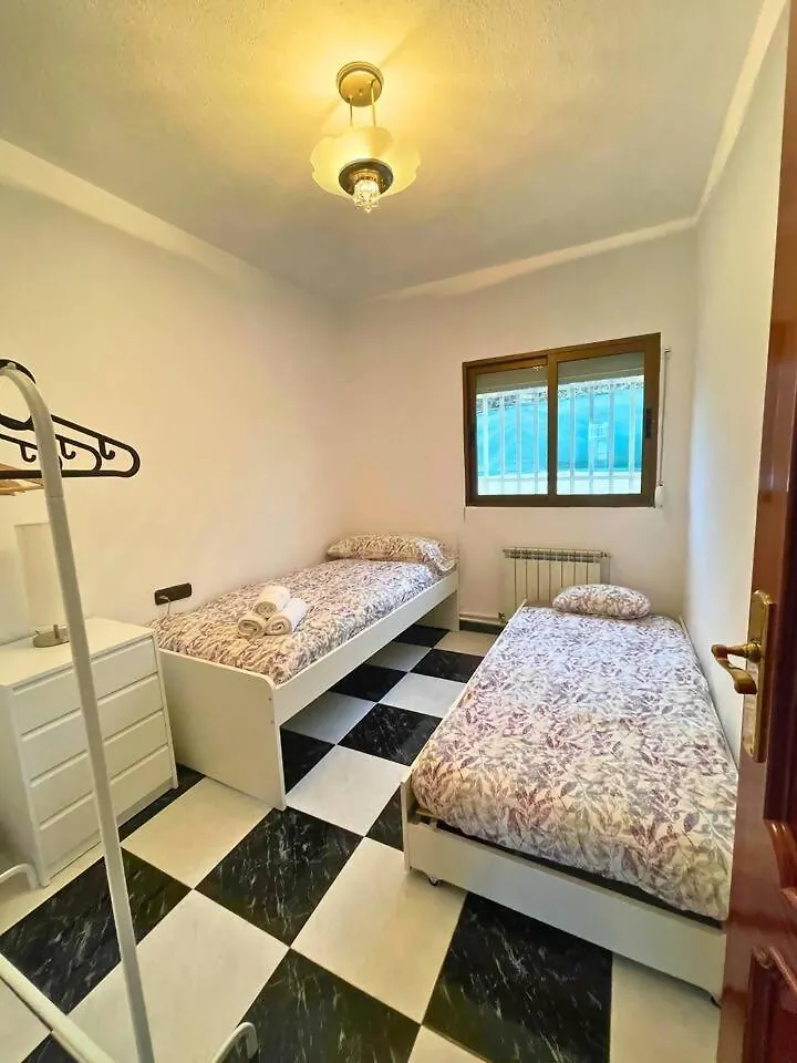 Casa Con Jardin En Ogijares Villa Nyaraló